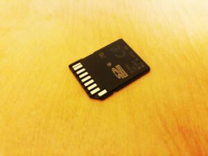 メモリーカード（SDカードのイラスト）です
